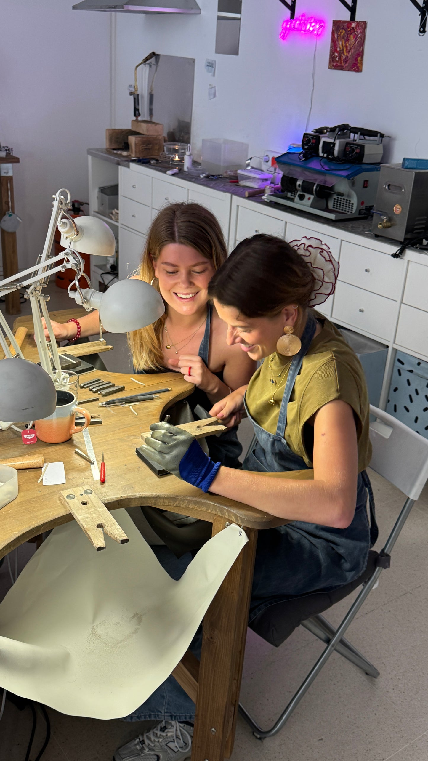 Course: introduction to handmade jewelry design (8 classes)