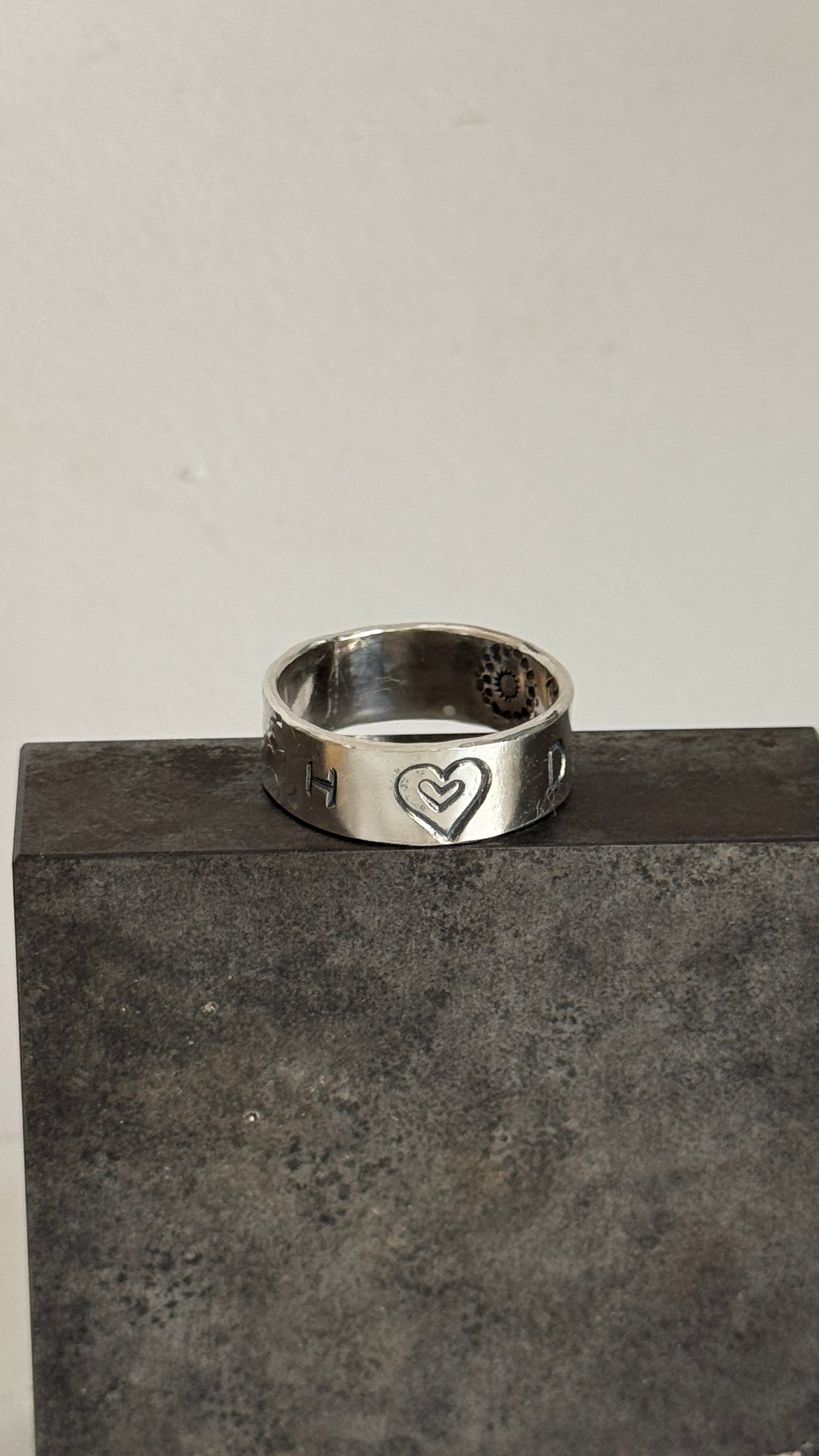 Group Workshop: silver ring with textures and stamps