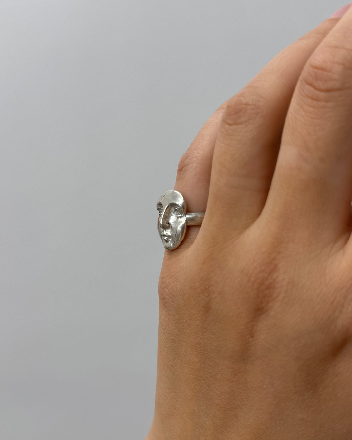 Venus face ring