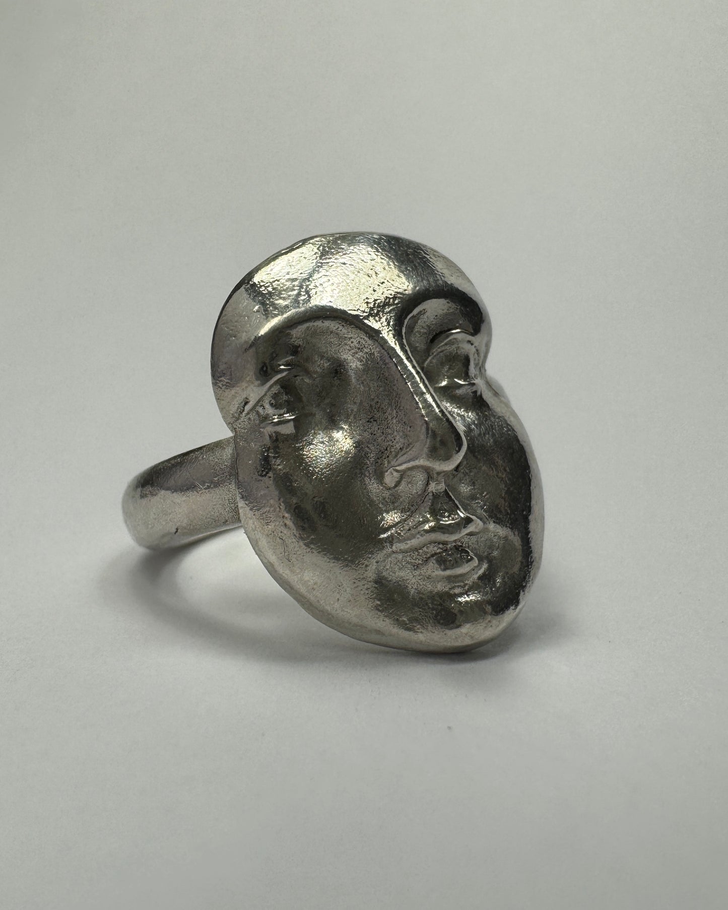 Venus face ring