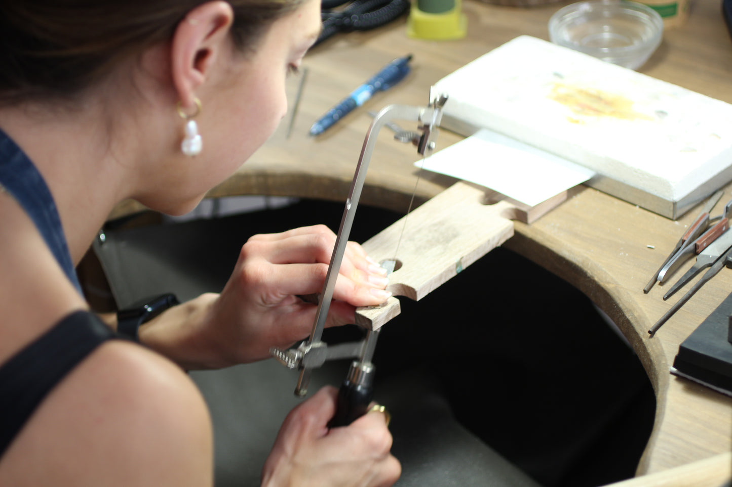 Taller grupal: anillo de plata con texturas y sellos